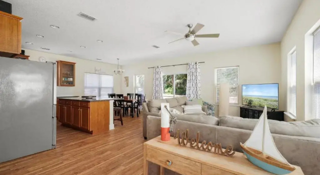 Ocean Palms, Sleeps 8, 4 Bedroom, Walk to the Beach, Book Hotel Hoteller i Butler Beach med parkering, Parkering