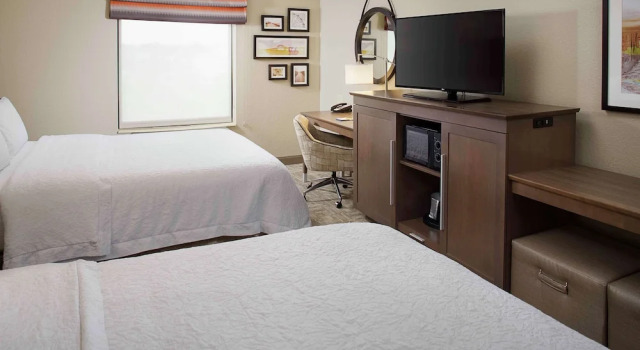 Четырёхместный люкс Hampton Inn by Hilton Garden City Long Island