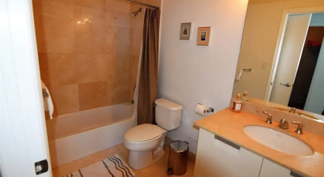 Коттедж Amazing 4 Bedrooms, 5 Bath + Den Penthouse At La Perla