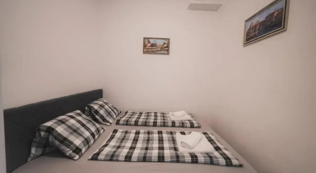 Renovated Apartment close to first district, Rezerwuj Apartament Hotele w Wiedeń z parkingiem, Parking