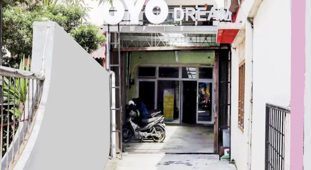 OYO 1995 Dream, Rezerwuj Hotel Padang Sumatra
