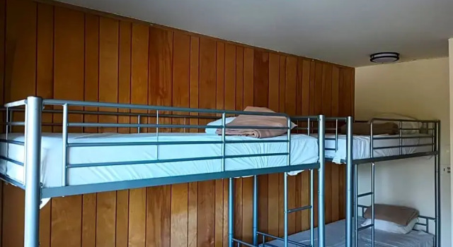 Четырёхместный номер Standard Cedar Inn & Suites