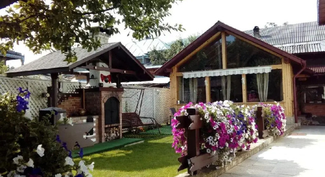 Loredana, Book Hotel Gura Humorului 
