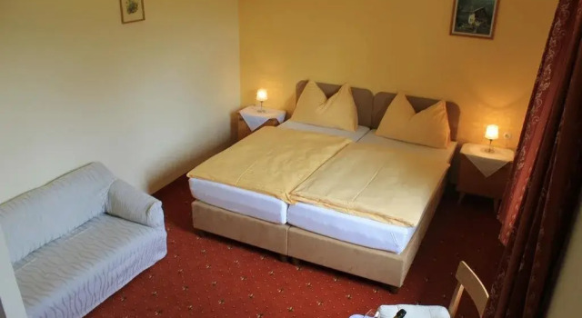 Landhotel Gasthof Eichhof Natters, Забронировать Гостевой дом Отели Инсбрука с парковкой, Парковка