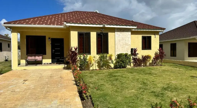 Luxurious Villa Royale- 5 min drive to Ocho Rios, Rezervovat Vila Hotely v Ocho Rios Coast s parkováním, Parkování