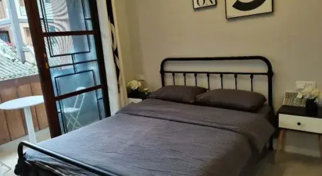 Люкс с 3 комнатами с балконом и с видом на сад Emeishan Pinshan Home Inn