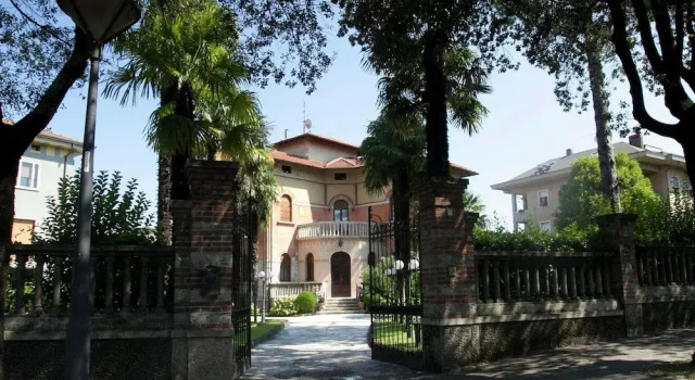 Elegant Art Nouveau Villa With Private Pool Near the Lake