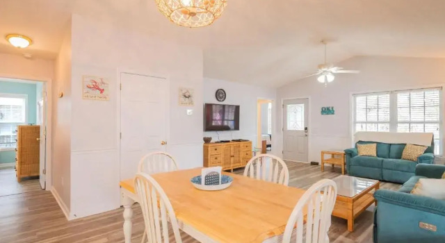 Seaside Kayaks by Oak Island Accommodations