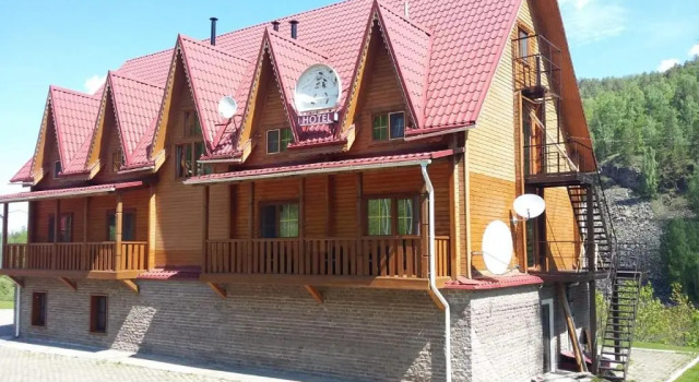 Thresholds, Boek Hotel Porogi Satkinsky District