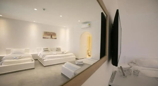 Четырёхместный номер Deluxe с видом на море Acrogiali Beachfront Hotel Mykonos
