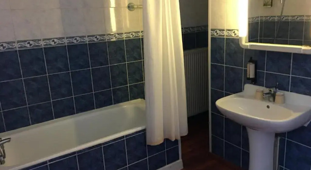 Номер Comfort Hôtel les Sables d'Or