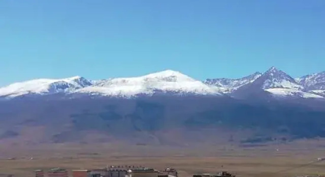Songzanganbu Hotel, Varaa Hotelli Litang Sichuan