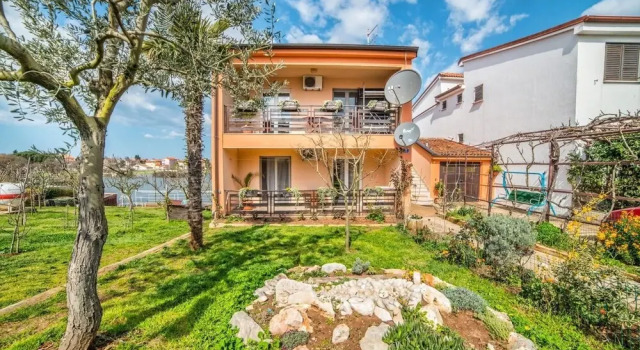 Apartments Dragutin 1063, Prenota Appartamento Valbandon Istria