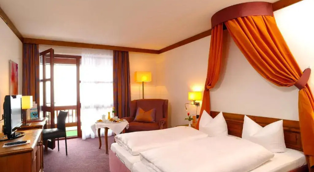 Двухместный номер Standard с балконом Hotel Fürstenhof