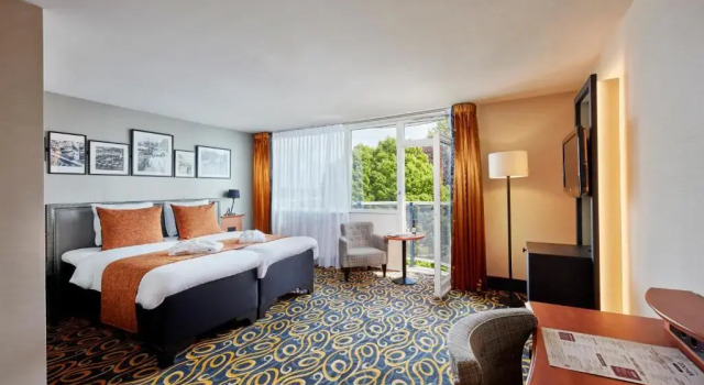 Двухместный номер Deluxe с балконом Carlton Square Hotel