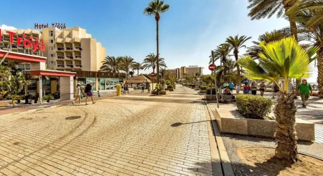 Апартаменты Apartamento de 2 dormitorios con Wifi, cerca de playa, en Playa de Las Americas