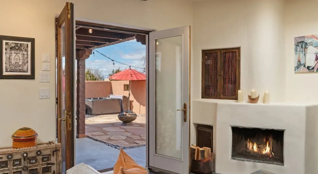 Коттедж Luxury Casa Galeria - Luxury Rental With Hot Tub, Walk Everywhere