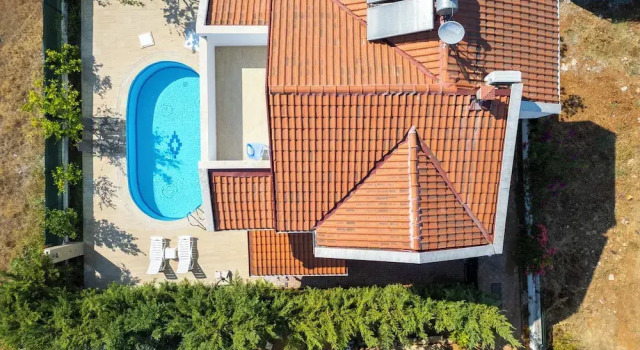 Talia deniz manzaralı 4 odalı lüks Villa