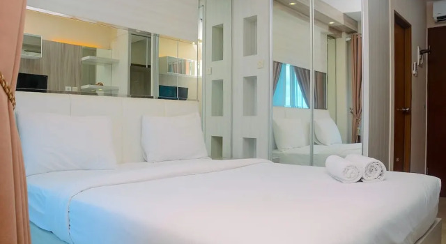 Номер Standard Homey and Cozy Living Studio Room at Tifolia Apartment By Travelio
