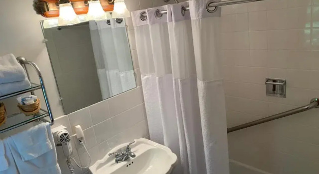 Четырёхместный номер Standard Towne Lyne Motel