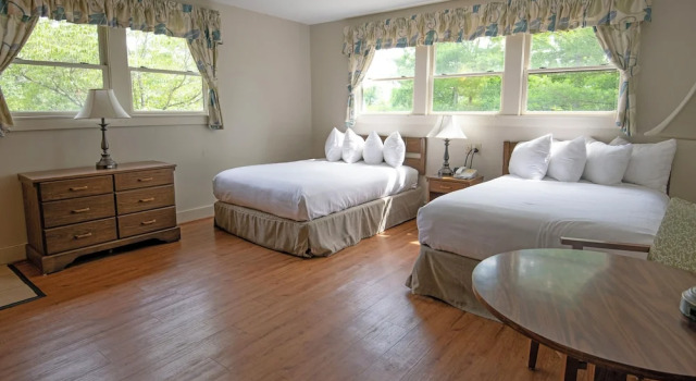 Четырёхместный номер Standard Cumberland Falls State Resort Park