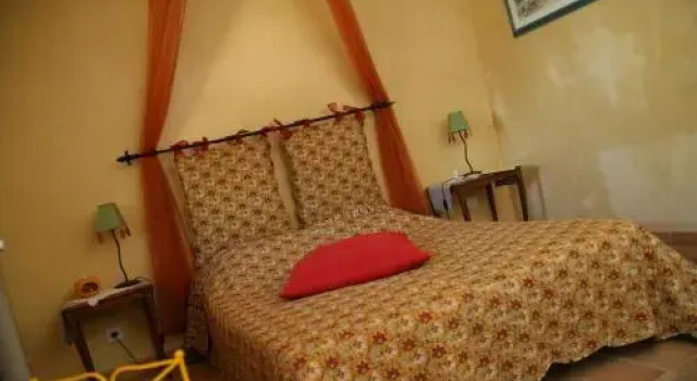 Mas des Sources, Rezerwuj Hotel Hotele w Owernia z parkingiem, Parking