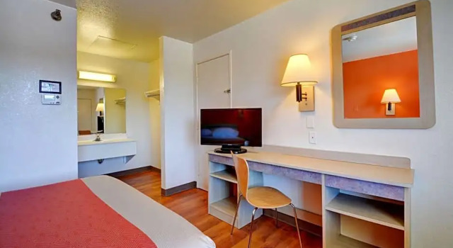 Номер Standard Motel 6-Windsor Locks, CT - Hartford