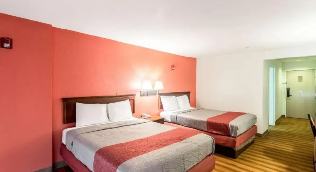 Четырёхместный номер Standard Motel 6 Oklahoma City OK Fairgrounds West