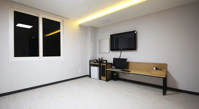 Muan Namak Oneul Hotel