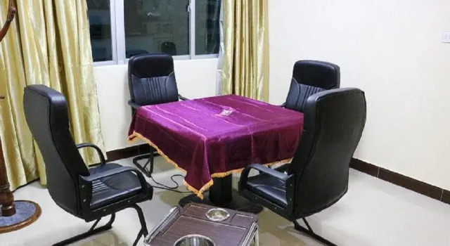 Longhui Business Hotel, Boek Hotel Hotels in Guangdong met parkeren, Parkeren