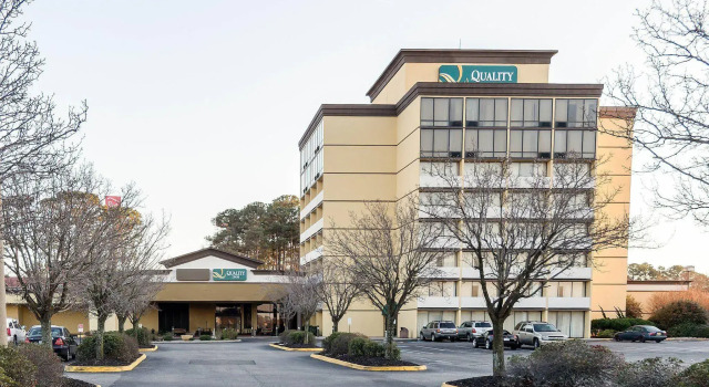 Quality Inn Near Hampton Coliseum, Book Hotel Hoteller i Hampton med pool, Swimmingpool
