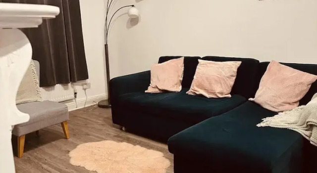 Come & Unwind in Charming 5 Bed House in Blackburn, Забронировать Отель Бизнес-отели Англии, 4* 5*