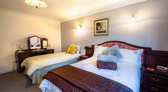 East Rogerton Lodge, Забронировать Отель Ист-Килбрайд Ланаркшир, рядом с Торговый центрEast Kilbride
