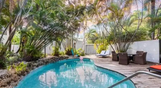 Коттедж 1720 Wa Kee 1B 4 Queen Beds Sleep 8 Pool Parking Wi-fi Patio