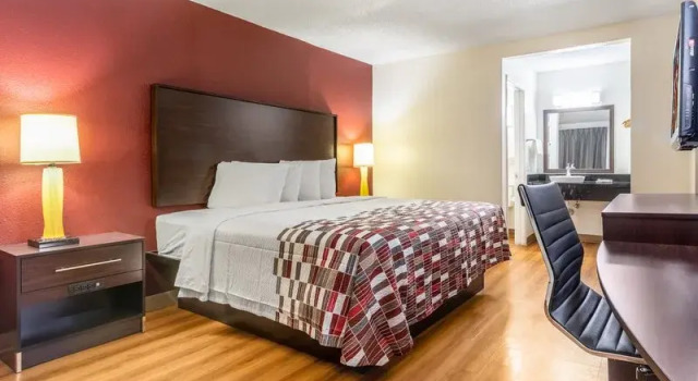 Motel 6 Phoenix Black Canyon, 预订 汽车旅馆 菲尼克斯 - 鳳凰城 凤凰城都市区
