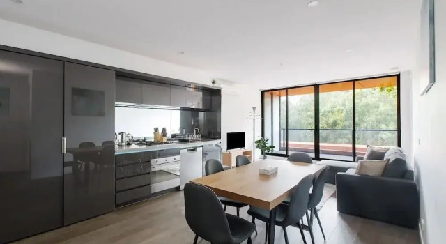 Апартаменты A 3BR Apt Next to Melbourne Zoo, Free Parking