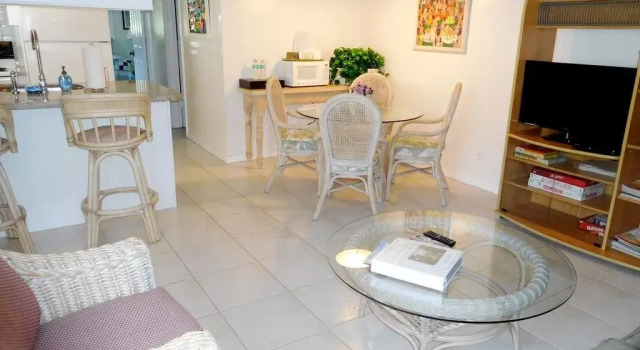 Sunny Place Apartments, Rezerwuj Apartament Hotele w Broward County z parkingiem, Parking