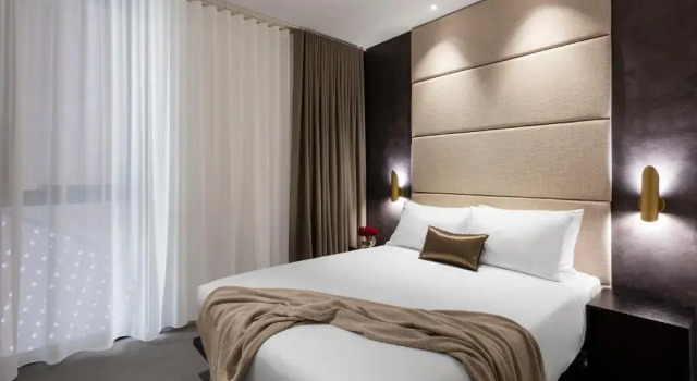 Люкс Deluxe с 2 комнатами SKYE Suites Sydney