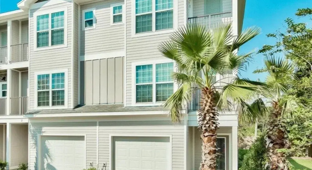 Silverfin Villa NEW Luxury Steps To Beach, Rezerwuj Willa Hotele w Emerald Coast z parkingiem, Parking