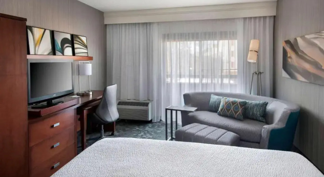 Двухместный номер Standard Courtyard Boston Stoughton