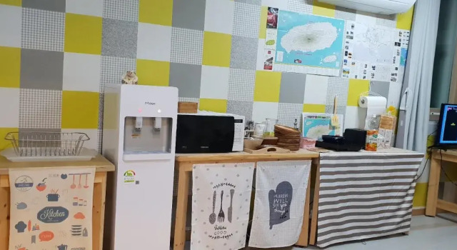 Olle Seven Hostel, Забронировать Хостел Отели Согвипхо с парковкой, рядом с Реабилитационная клиника «Зоунс» в Чеджу, Парковка