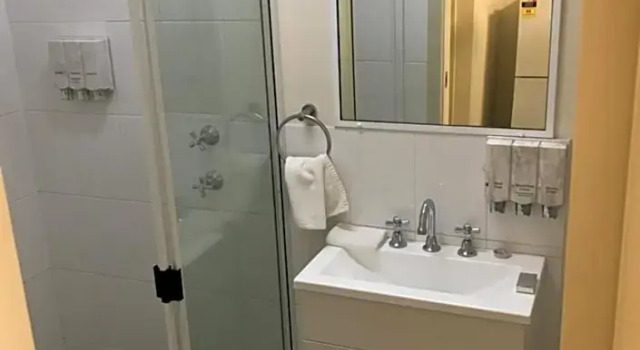 Номер Standard Orange Motor Lodge