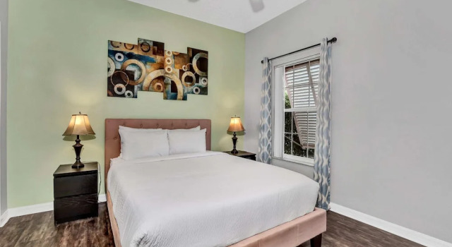 Fresh Decor With Hardwood Floors Huge Private Pool Area CDC Standards 4tv121