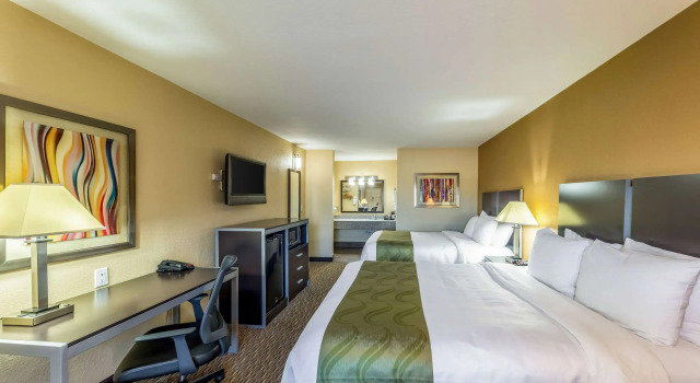 Четырёхместный номер Standard Quality Inn Glenpool - Tulsa
