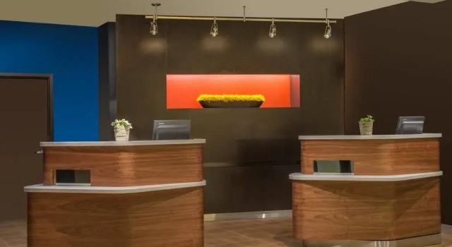 Courtyard Cleveland Beachwood, Забронировать Отель Отели Бичвуд с завтраком, рядом с Центр еврейского наследия имени Мальца, Завтраки
