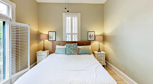 3Br Gorgeous Victorian House by RedAwning