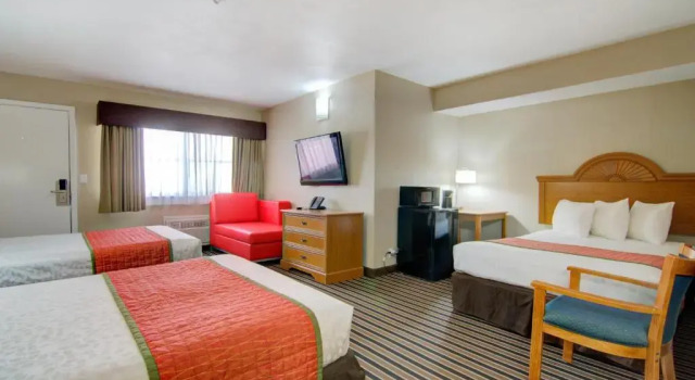 Трёхместный номер Standard Westbridge Inn & Suites