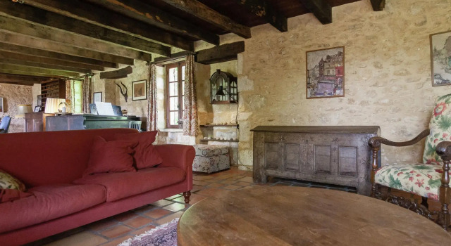 Quaint Mansion in Aquitaine estate with private garden