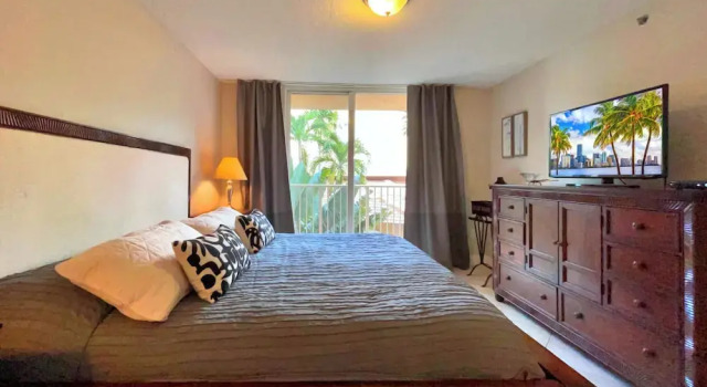 Номер Standard с 2 комнатами Lux Condo at Yacht Club 10min from Beach