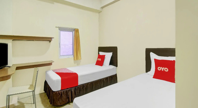 Двухместный номер Standard RedDoorz at Fortune Hotel Jalan Walanda Maramis Manado
